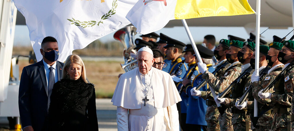 20211202T0847 POPE CYPRUS ARRIVE 1513257 cr