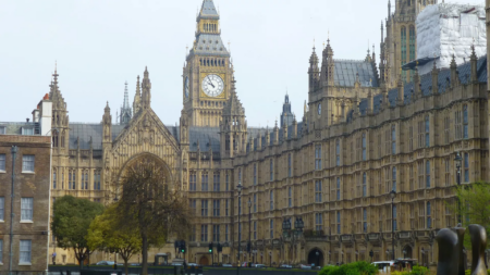 Budynek Parlamentu Londyn e1651214816732