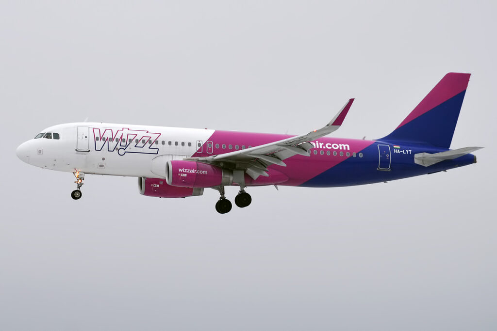 Wizz Air HA LYT Airbus A320 232 37889467144 2