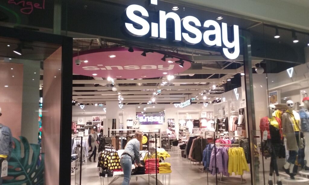 Salon odziezowy Sinsay w 60 tysiecznym Tomaszowie Mazowieckim