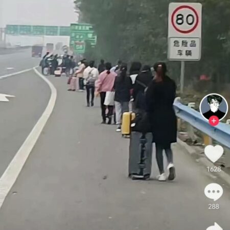Chiny pracownicy uciekaja przed Lock