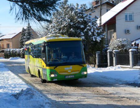 winter bus 5956156 1920