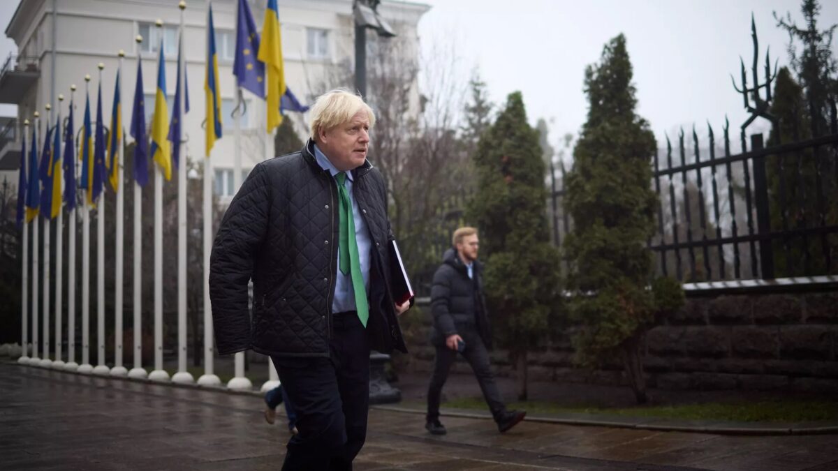 Boris Johnson podczas wizyty w Kijowie