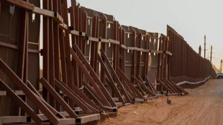 Niedokonczony mur na granicy amerykansko meksykanskiej