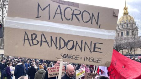 Macron protesty francja
