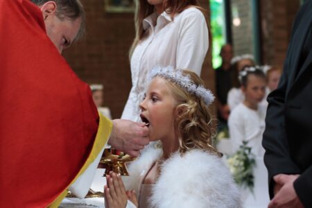 first communion 3587130 1920