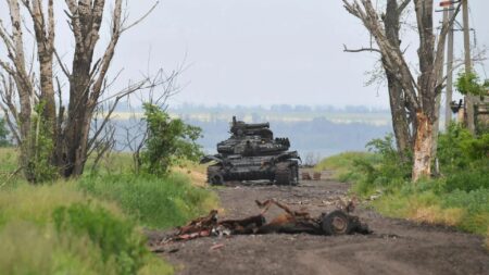 Zniszczony czolg Sil Zbrojnych Ukrainy