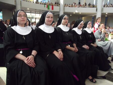 Siostry zakonne podczas uroczystej mszy sw. 9531297668