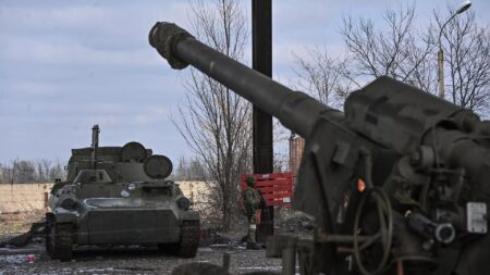 Sprzet wojskowy z opuszczonej jednostki artylerii Sil Zbrojnych Ukrainy