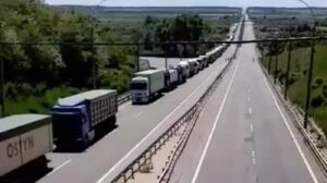 Kierowcy ciezarowek zablokowali autostrade Kijow Odessa na Ukrainie