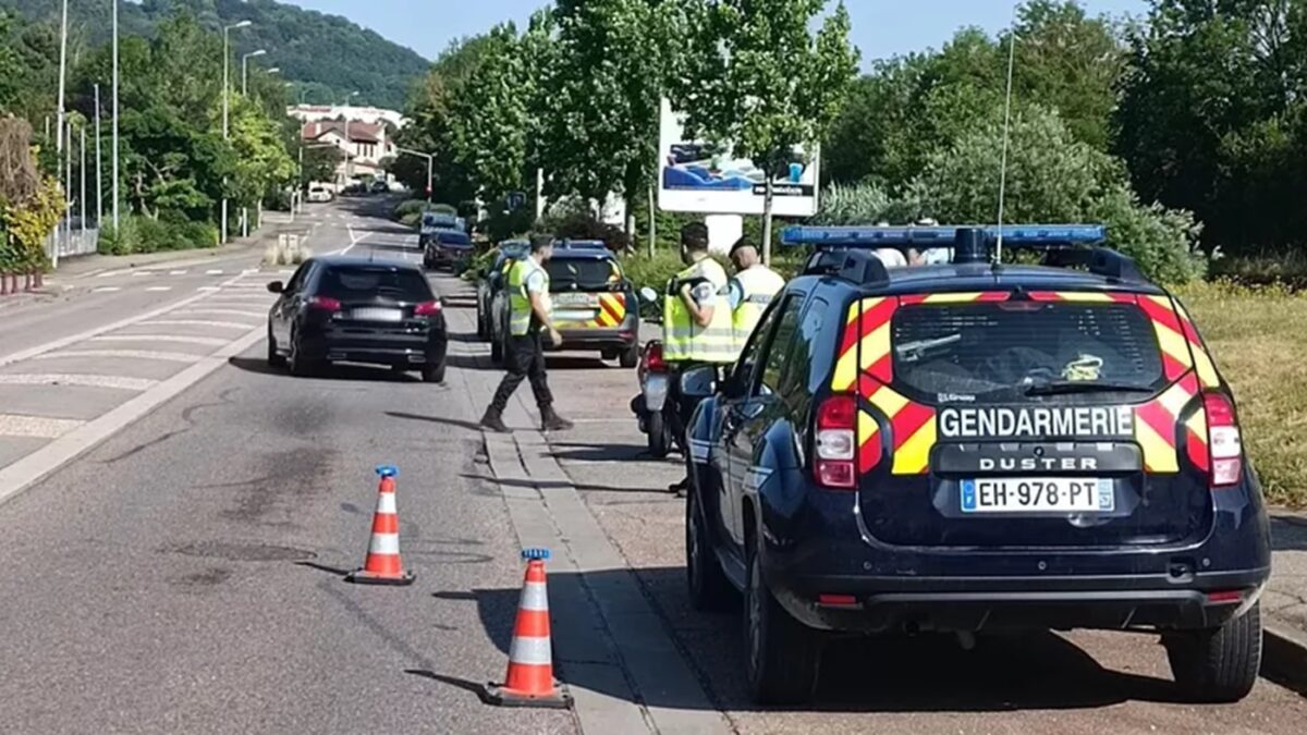 Czlonkowie francuskiej zandarmerii w departamencie Meurthe et Moselle Francja