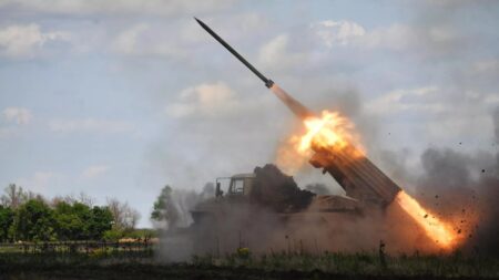 Ostrzal z systemu rakiet wielokrotnego startu Tornado G wojsko rosyjskie