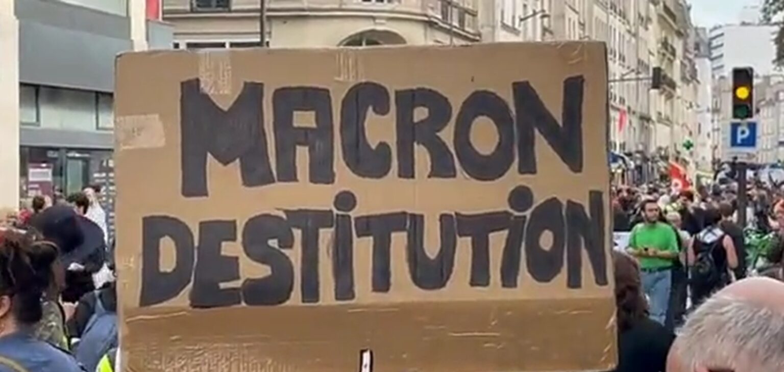 Macron protesty