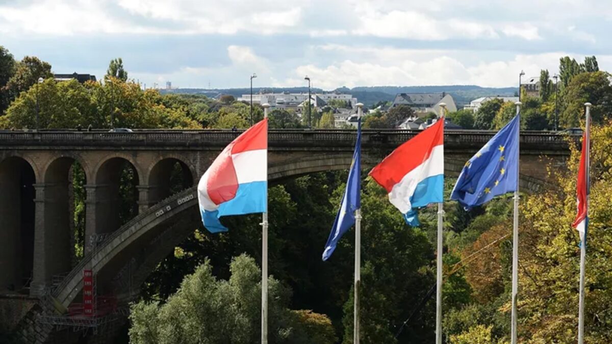 Widok na Pont Adolphe w Luksemburgu