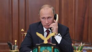 Putin rozmowa przez telefon