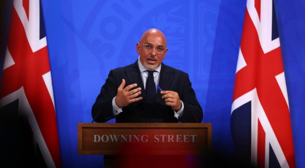 Brytyjski minister mówi, że nieletni mogą otrzymać szczepionkę przeciw COVID-19 bez zgody rodziców UK 4