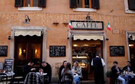 Włochy zakazują nieszczepionym kin, restauracji i wydarzeń sportowych CAFE