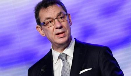 Dyrektor generalny firmy Pfizer martwi się, że Omicron może otworzyć drzwi dla większej liczby zmutowanych szczepów BOURLA 0