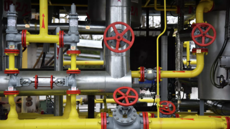 Szwajcaria może wprowadzić częściowy zakaz używania gazu zimą Gaz zawory