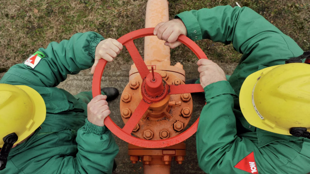 Pracownicy stacji gazowej Wegry