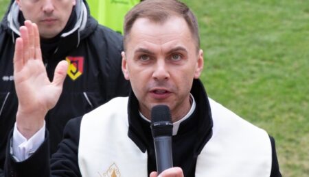 Rzecznik kurii białostockiej, wykładowca w seminarium i pracownik TVP wysyła skandaliczne SMS. »Będziesz prywatną sz**tą, s*ką« Andrzej Debsski