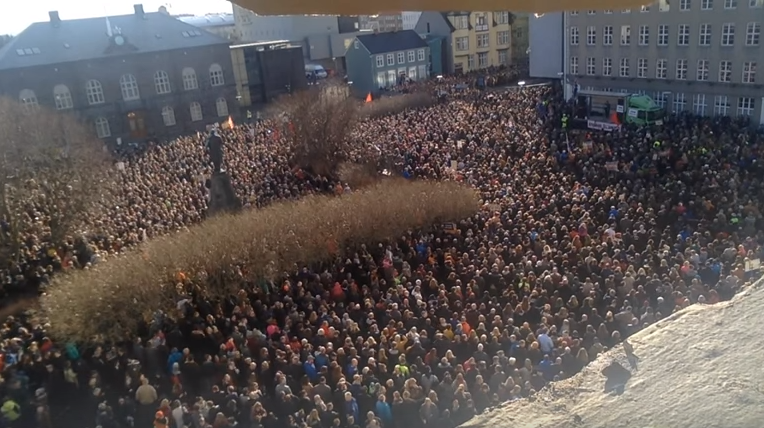 Althingi protest iceland 04.04.2016