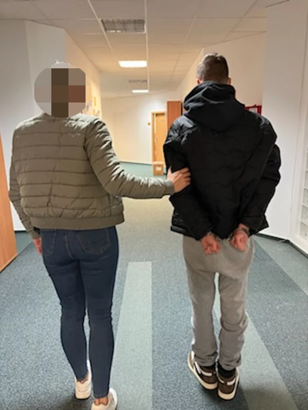 000GB7EOULFBE1WH C116 F4