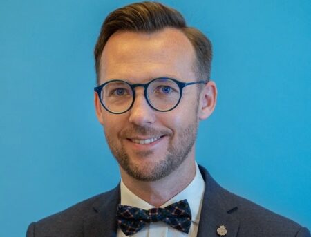 Ja zatrudniam ciebie, ty mnie. Małopolska afera stołkowa Polski 2050 Szymona Hołowni Facebook Burmistrz Robert Maciaszek