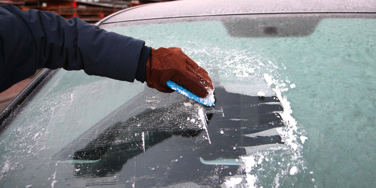 Od 15 listopada lepiej wiedzieć o tych przepisach. Mandaty mogą być wysokie ZamarznietaSzyba