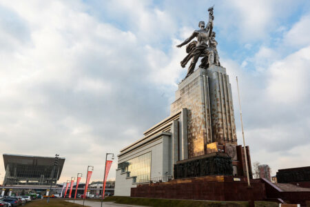 Escultura Obrero y koljosiana VDNH
