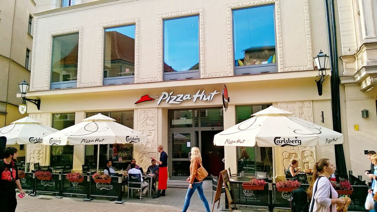 1280px Pizza Hut w Toruniu