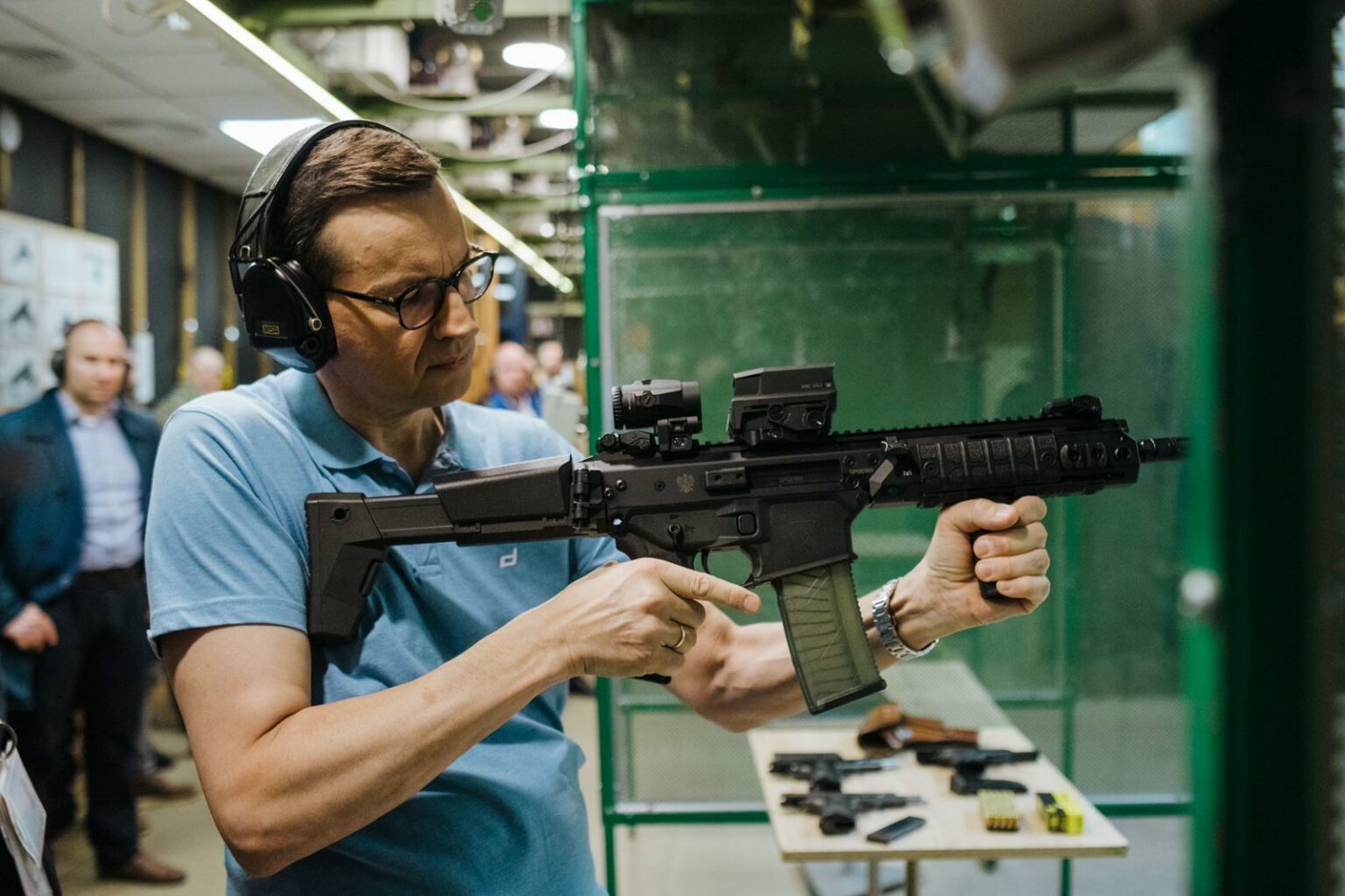 Morawiecki pochwalił się zdjęciami ze strzelnicy Morawiecki