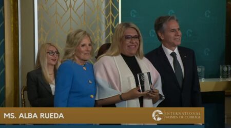 Biały Dom przyznaje Międzynarodową Nagrodę Kobiet Odwagi… mężczyźnie 20230309jill biden transznemu kituntetes