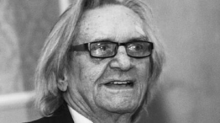 Nie żyje Piotr Wysocki. Zginął w pożarze domu. Grał m.in. w „Czterech Pancernych” PiotrWysocki