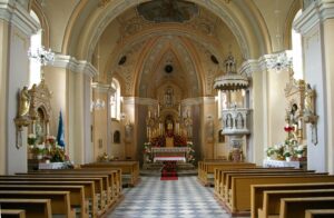 Kotorz Kosciol Oltarz