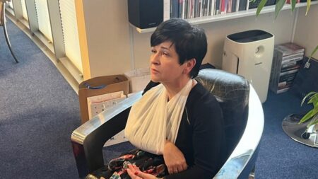 Posłanka Joanna Borowiak z PiS została ranna podczas potyczki w TVP. Wezwano medyków Joanna Borowiak