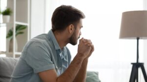 Smutny czlowiek e1702223354404