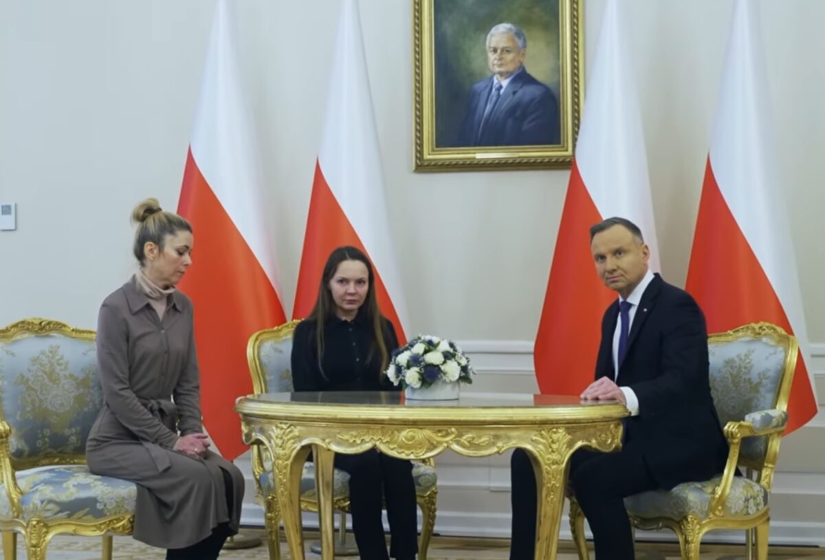 Żona Kamińskiego będąc na L4 pojawiła się w Sejmie. Skontrolują jej zwolnienie? DudaKaminski