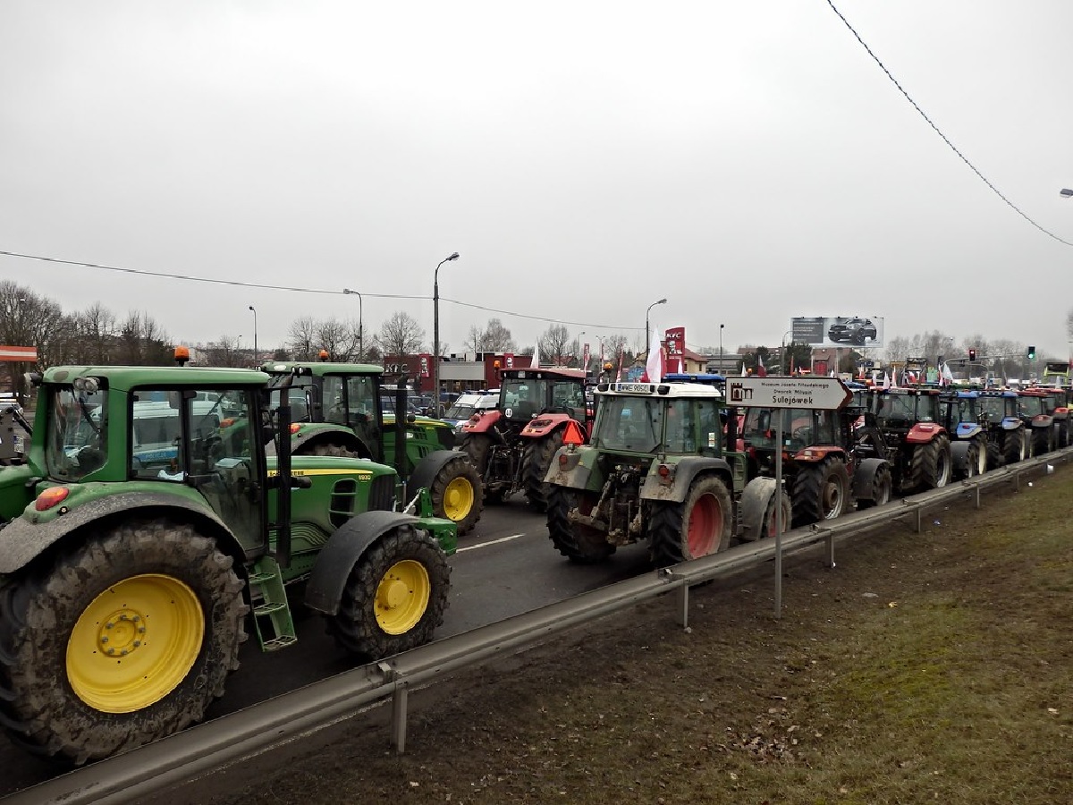 Ataki na Polskich Kierowców Ciężarówek we Francji: Dramatyczna Sytuacja na Drogach ProtestRolnikow