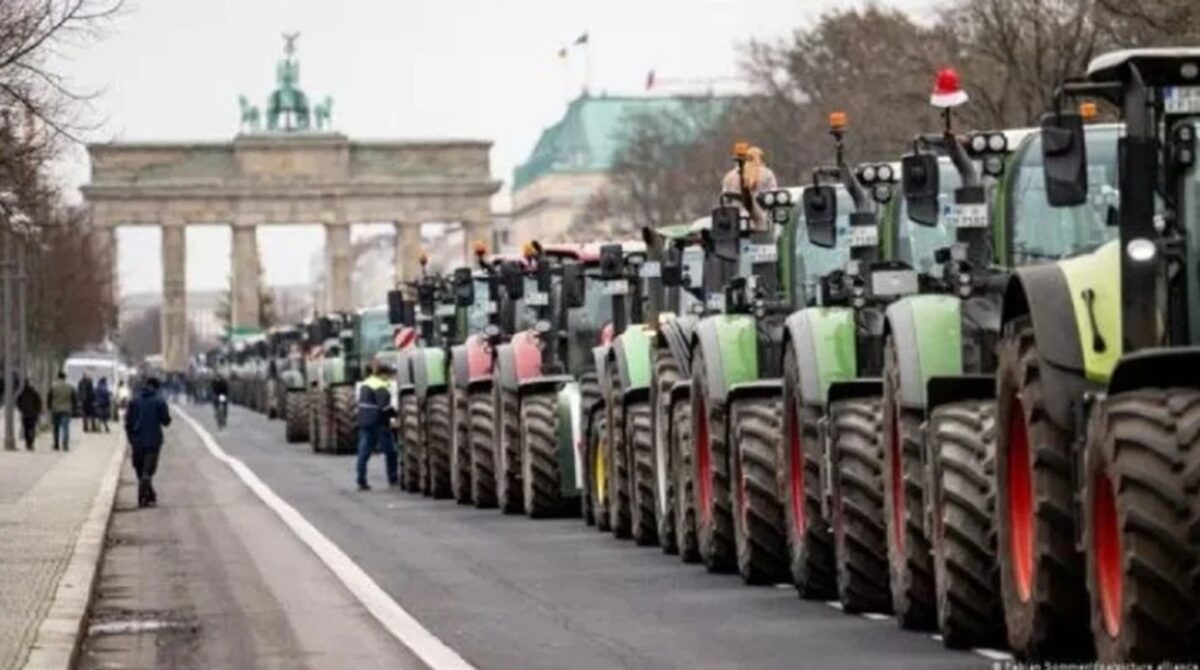 Protest Rolników w Niemczech. Spore problemy na autostradach niemieccy rolnicy