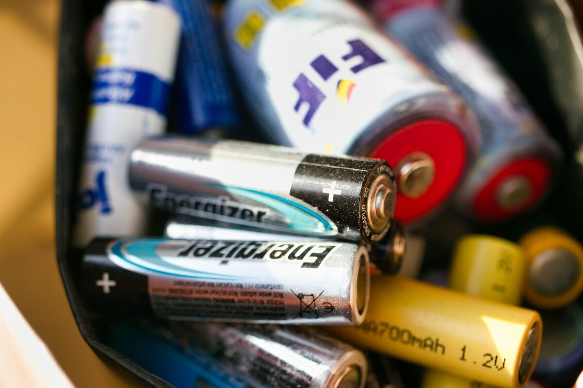 batteries 6135069 1280