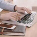 Przeciętne wynagrodzenie 9583 zł brutto. Eksperci ostrzegają: Płace rosną, ale zatrudnienie spada. 2 Praca