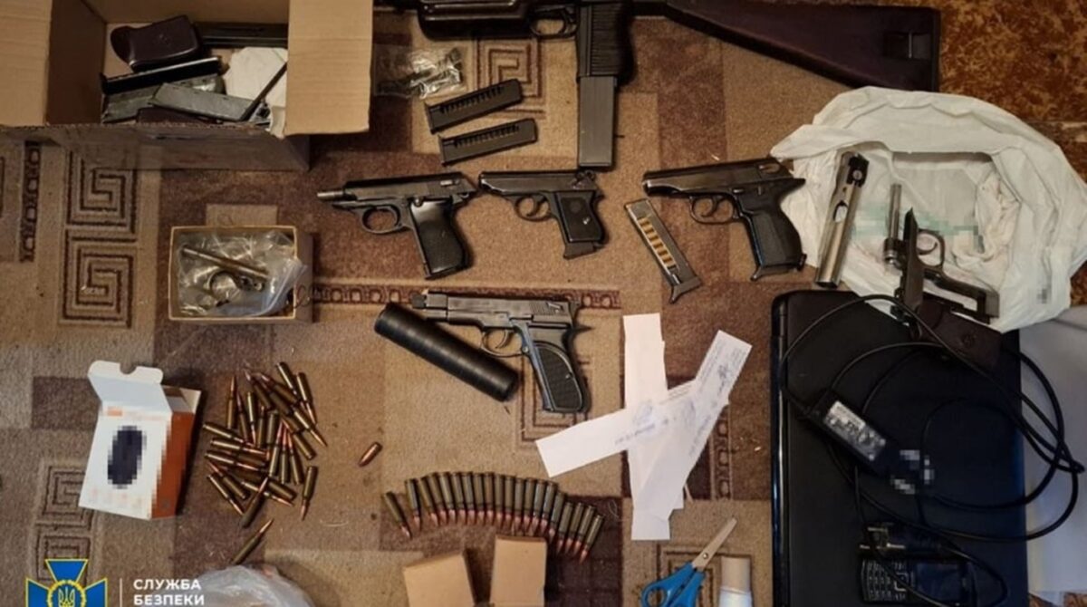 Carlson oskarżył Ukrainę o sprzedaż broni na czarnym rynku Handel bronia