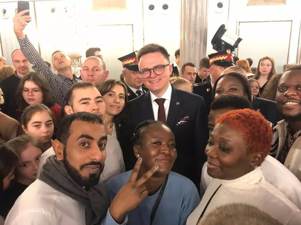 „Ciekawe jak to wyjaśni w Sądzie?” Mentzen kontra Hołownia: Niewygodne dowody w sprawie imigrantów w Sejmie Holownia multi cockie sejm