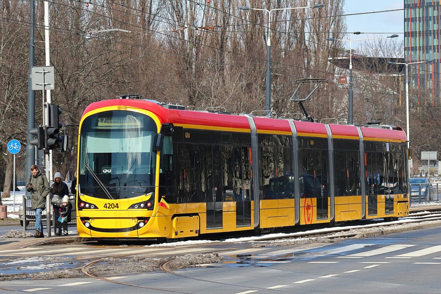 1620px 2022 Warszawa Jana Pawla II tramwaj Hyundai Rotem 140N na linii 17 1
