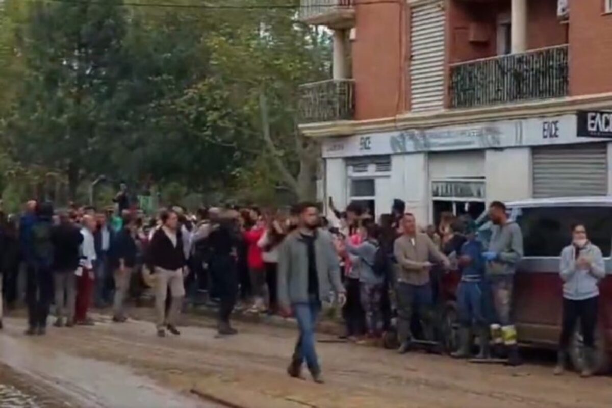 Hiszpanie wiedzą, jak dziękować patologicznej władzy! Król Filip IV obrzucony błotem Jisztania atak na krola