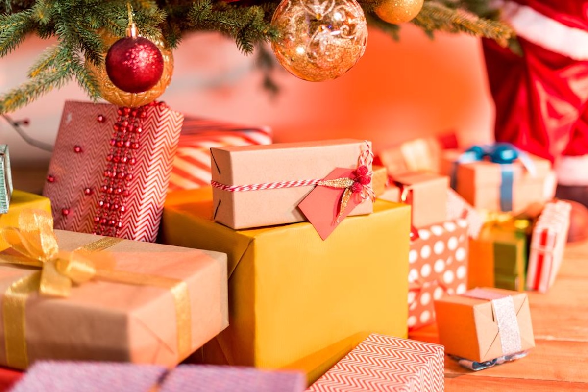 Najdroższe Święta w historii 2024: Czy Polacy podołają wydatkom? stock photo christmas gifts