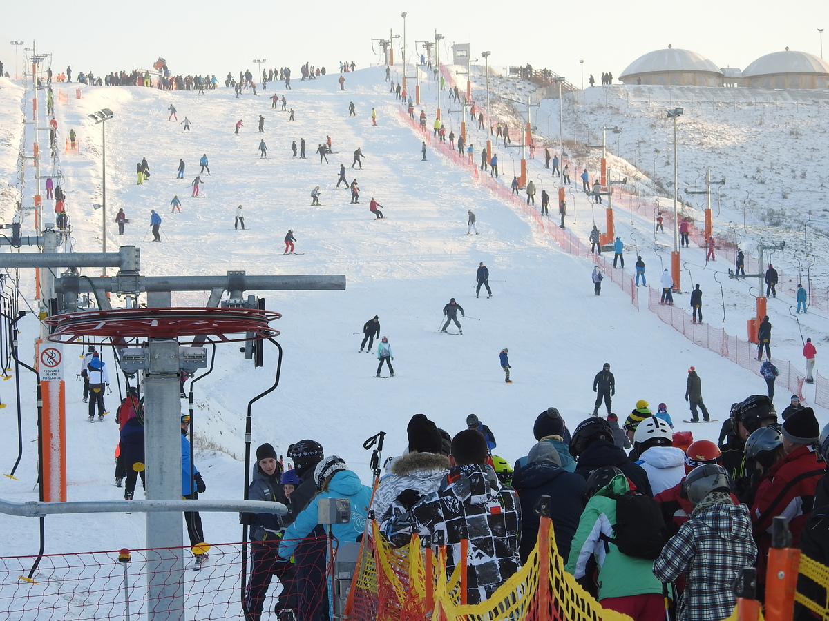Narciarstwo w kryzysie. Stoki świecą pustkami. Zabrakło śniegu Ferie Stok