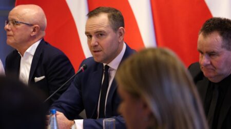 Sondaż prezydencki 2025. Polacy wskazali faworyta wyborów prezydenckich Nawrocki X