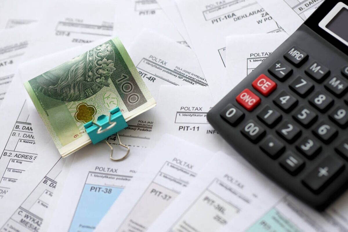 Nowy podatek od deszczu uderza w Polaków. Tysiące osób zapłacą nawet 1500 zł rocznie! Podatki